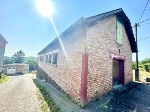 Lakóépület két pincével Lakóépület két pincével