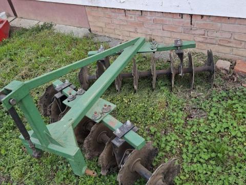 8 leveles kistárcsa kistraktor után