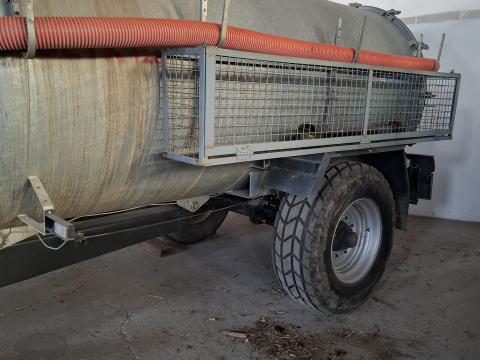 Detk 128 szippantó, vízszállító