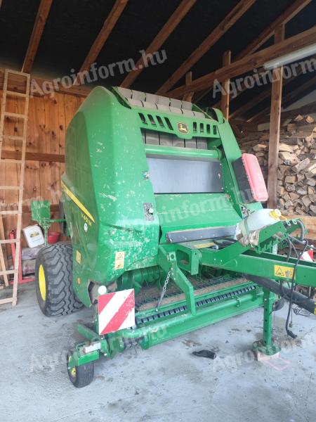 John Deere bálázó