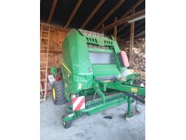 John Deere bálázó