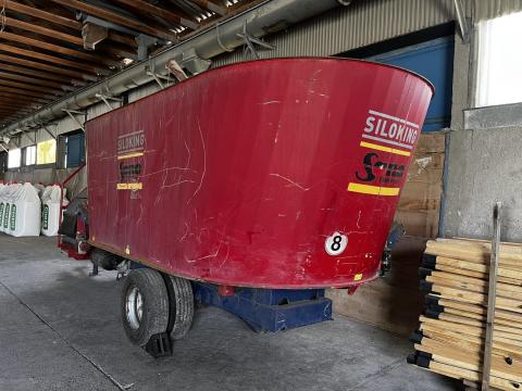 Takarmánykiosztó kocsi / Etetőkocsi