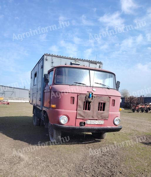 IFA Műhelykocsi kompresszorral,  heggesztő dinamóval,  satuval,  köszörűvel,  aggregátorral,  satupad és polcrendszerrel