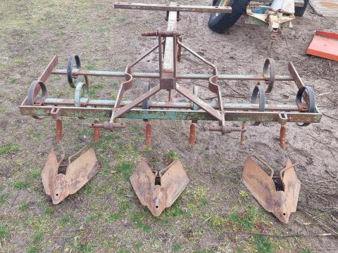 Eladó sorközművelő töltőkapa Feldherr