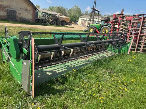 John Deere 622R vágóasztal