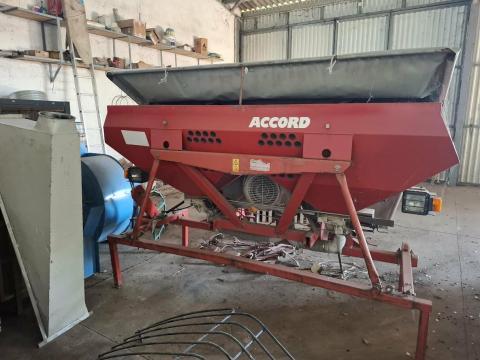 KVERNELAND ACCORD FRONT TARTÁLY