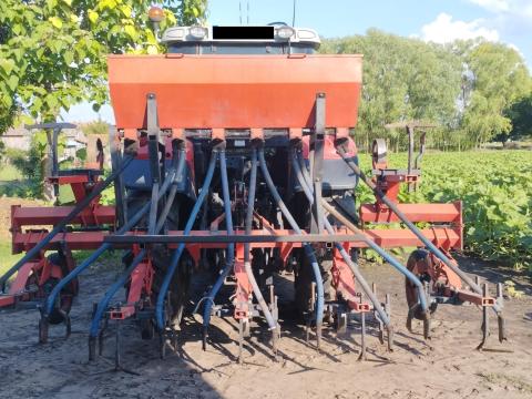 6 soros műtrágyaszórós sorközművelő kultivátor