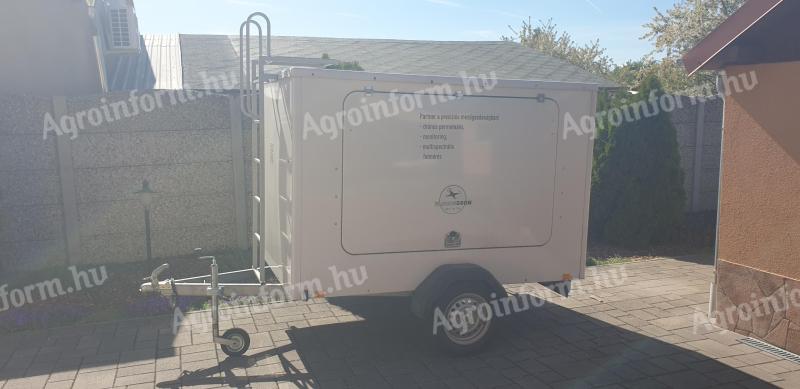 Drón kiszolgáló egység egyedi utánfutóval