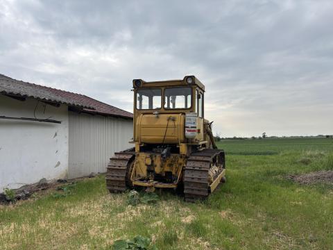 Eladó frissen karbantartott T130 dózer