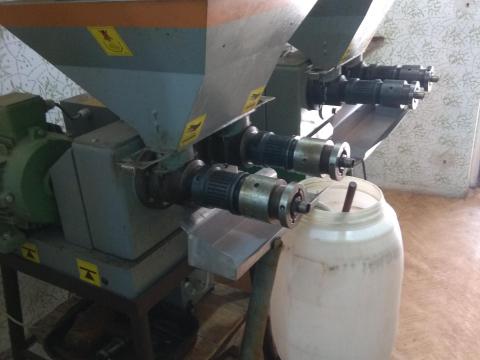 Olajsajtoló kisüzem, teljes rendszer gyártósor eladó.