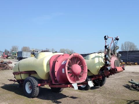 Hardi 2000 literes axiálventilátoros vegyszerezők javításra szoruló állapotban