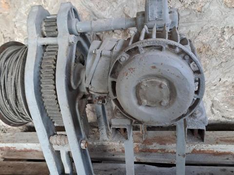 Csörlő 3 fázisú motor meghajtással