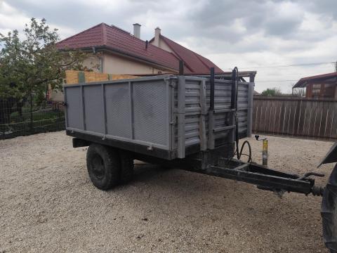 Egyedi billencs pótkocsi