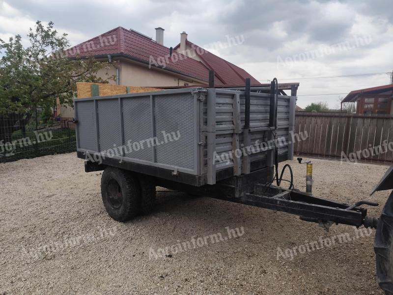 Egyedi billencs pótkocsi