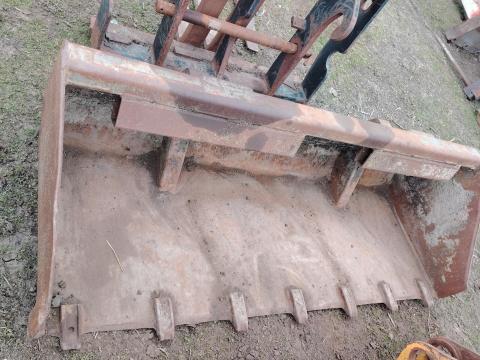 Gehl csúszókormányzású gépre adaptálható körmös tolókanál