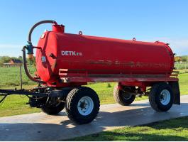 Agrogép DETK 215 típusú tartálykocsi szippantó