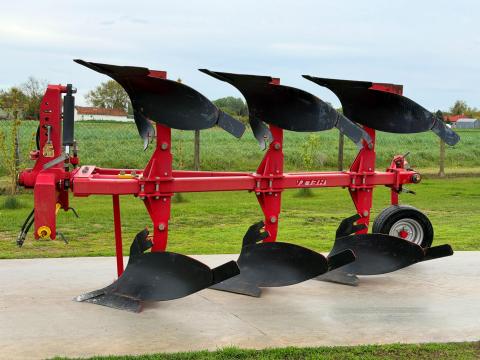 ÚJSZERŰ HELTI Pluto 3FV váltvaforgó eke