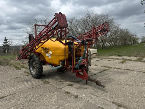 Forrás 2000l 18M szántóföldi permetező műszakival