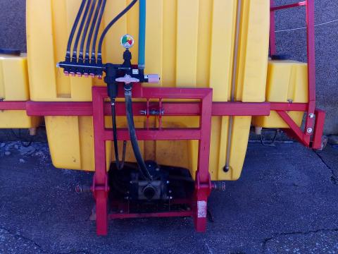 Schriffert függesztett szántóföldi permetezőgép 1000l/15m eladó