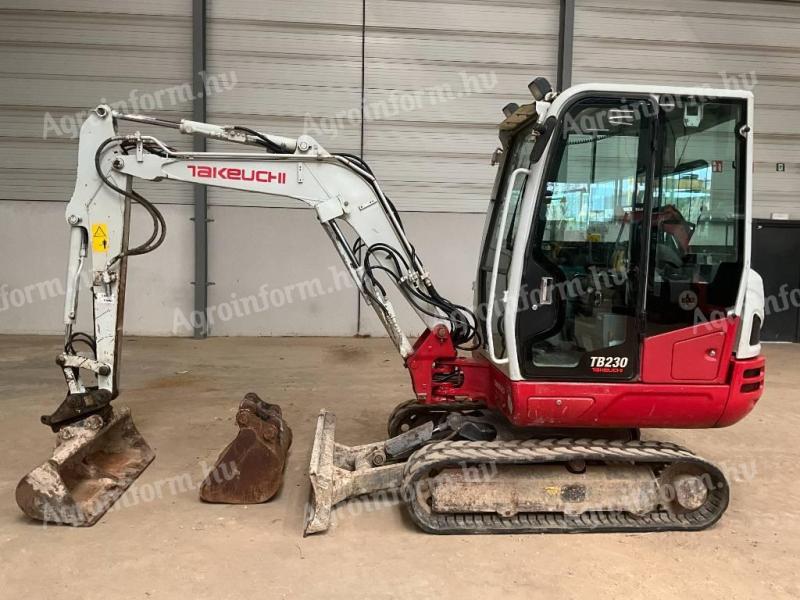 Takeuchi TB 230 / 2017 / 2.475 h / Lízing 20%-tól