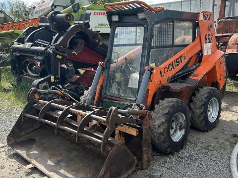 Locust 853 csúszókormányzású rakodó bobcat