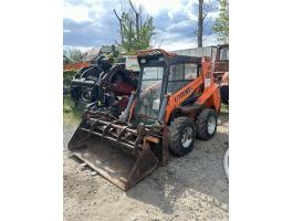 Locust 853 csúszókormányzású rakodó bobcat