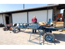 Önjáró hidraulikus fahasogató/rönkhasító gép 16 tonna hasítóerővel