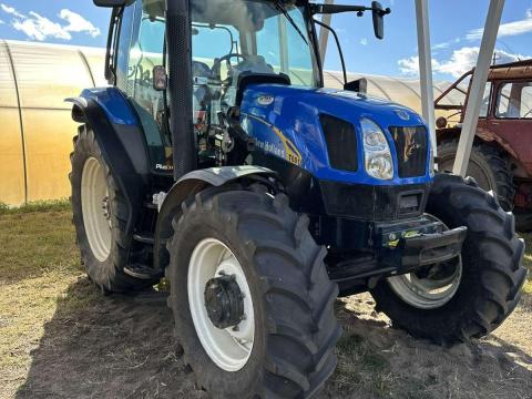 New Holland T6010 Plus homlokrakodóval