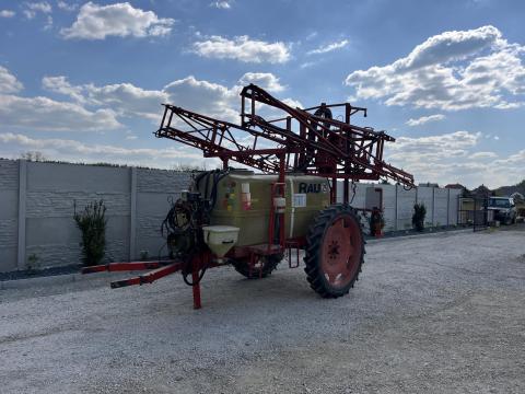 Rau 2100/21 vontatott szántóföldi permetező