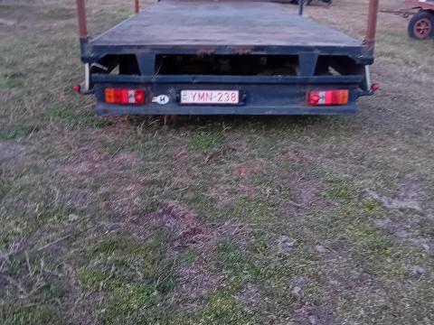 Piros rendszámos fix pótkocsi 6 t