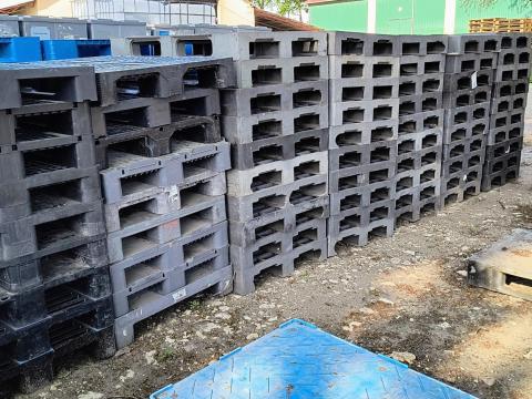 Műanyag 80x120cm rakodólap eladó