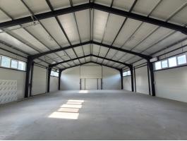 MEGTÉRÜLŐ BEFEKTETÉS IS LEHET ! HOSSZÚ TÁVÚ BÉRLETI SZERZŐDÉSSEL ELADÓ IPARI CSARNOK
