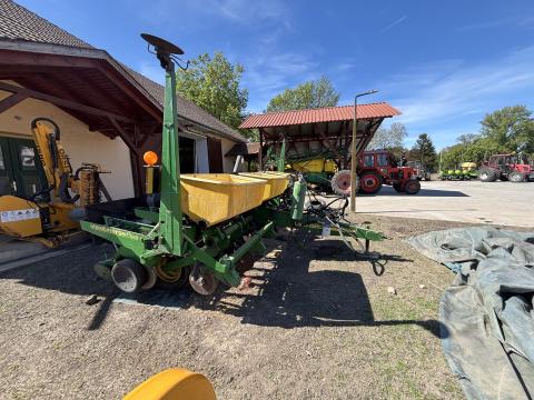 John deere 1750