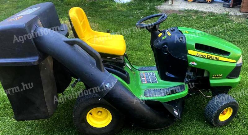 John Deere LA 120 fűnyírótraktor.22 LE