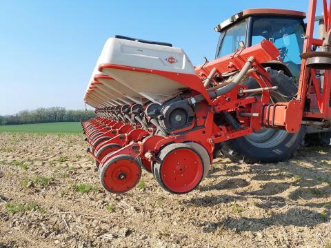 Kuhn Maxima 12 soros vetőgép