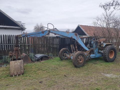 Weimar T157/ Fortschritt T157 rakodó,  csipkedő kanállal