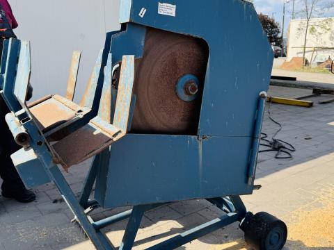 Egyedi fejlesztésű faipari körfűrész – 700 mm fűrészlap átmérő