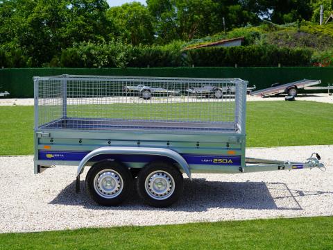 Új 2 tengelyes SEBAL utánfutó (250x135cm) rácsos magasítóval akciósan bruttó 758.000 Ft