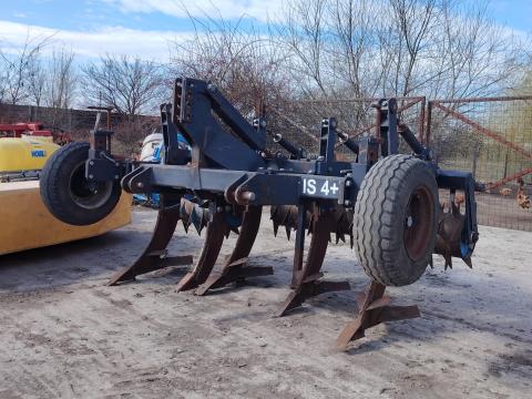 Vakond IS 4+1 talajlazító,  elmunkáló hengerrel
