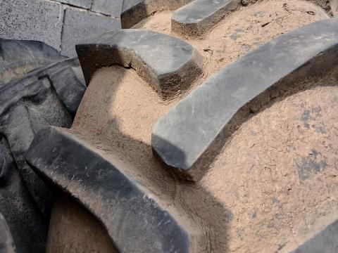 360/70 R24 1 db traktor gumi