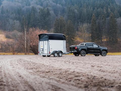 Német Humbaur Equitos Alu Plus - új lószállító utánfutó (2 lovas) csak bruttó 4.490.000 Ft