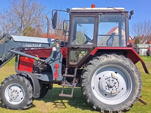 MTZ-820 Homlokrakodós traktor
