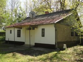 Kiskőrös Felsőcebén szép kis tanya 2 ha földdel eladó