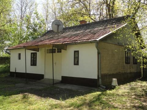 Kiskőrös Felsőcebén szép kis tanya 2 ha földdel eladó