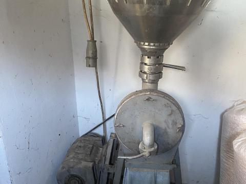 Háromfázisú termény daráló