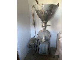 Háromfázisú termény daráló