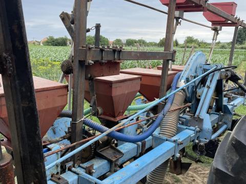 SPC műtrágya- és granulátum-adagolóval eladó