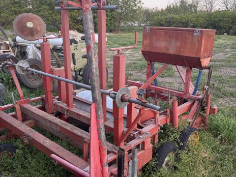 Eladó bakhátkészítő, fóliafektető tömörítő hengerrel