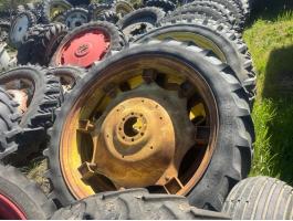 ÁPOLÓKERÉK,  MŰVELŐKERÉK JOHN DEERE,  MTZ,  FERGUSON,  CLAAS stb. 1PÁR 230/95R44,,, 9,5-44