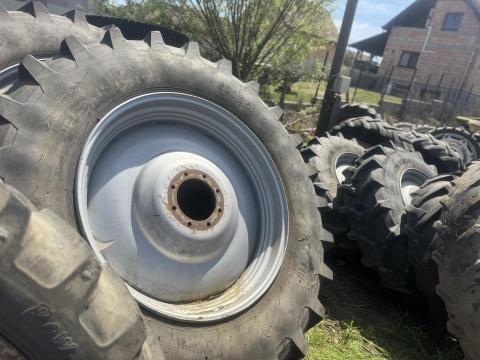 TRAKTORKERÉK,  ÁPOLÓKERÉK,  MŰVELŐKERÉK NEW HOLLAND,  CASE IH,  STEYR TRAKTORRA 520/85R42 és 420/85R30
